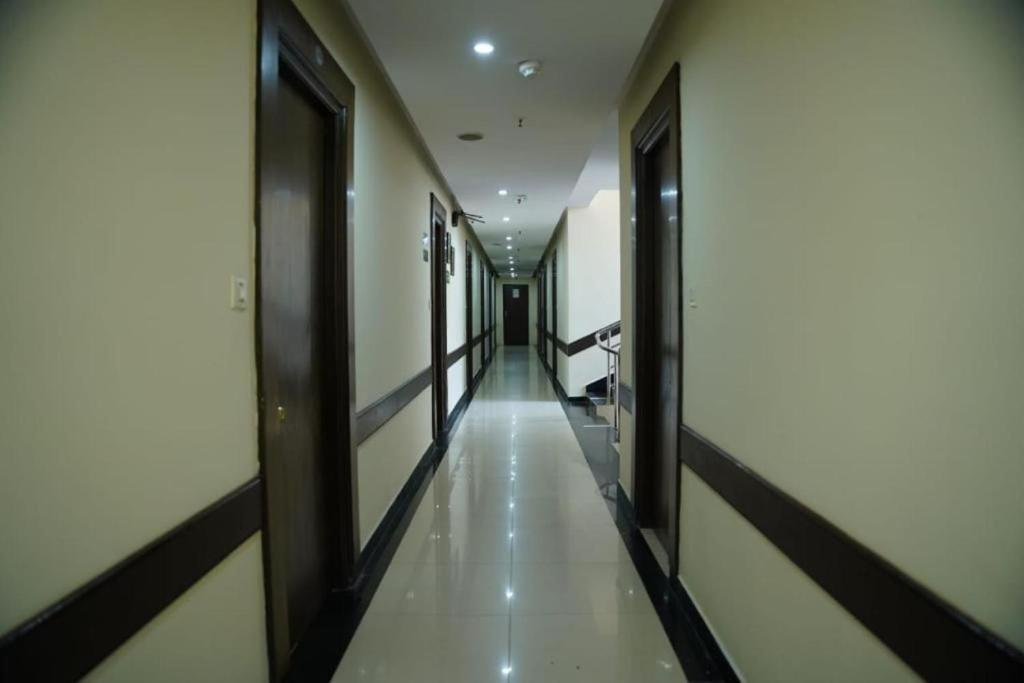 Blossom Rooms Hotel Vashishtha - Free Lunch Or Dinner- Free Breakfast Hyderabad Bagian luar foto