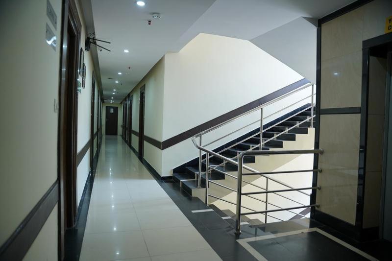 Blossom Rooms Hotel Vashishtha - Free Lunch Or Dinner- Free Breakfast Hyderabad Bagian luar foto