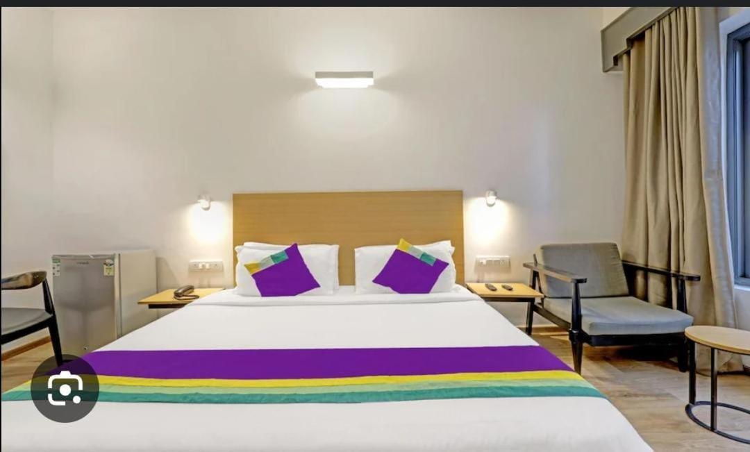 Blossom Rooms Hotel Vashishtha - Free Lunch Or Dinner- Free Breakfast Hyderabad Bagian luar foto