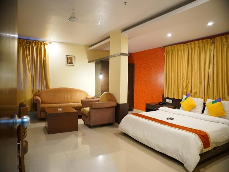 Blossom Rooms Hotel Vashishtha - Free Lunch Or Dinner- Free Breakfast Hyderabad Bagian luar foto