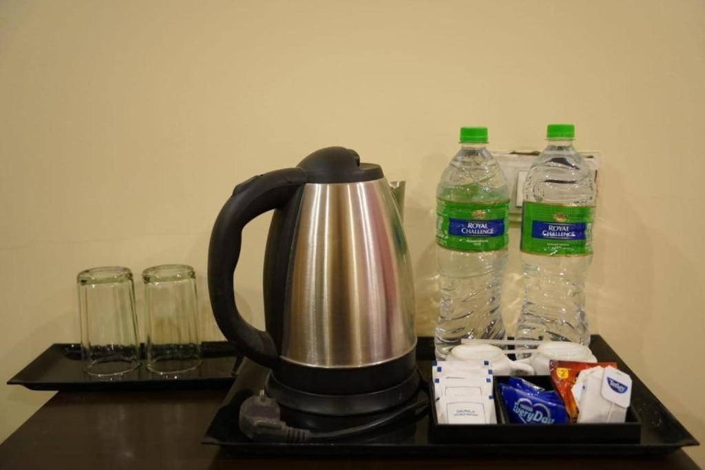Blossom Rooms Hotel Vashishtha - Free Lunch Or Dinner- Free Breakfast Hyderabad Bagian luar foto