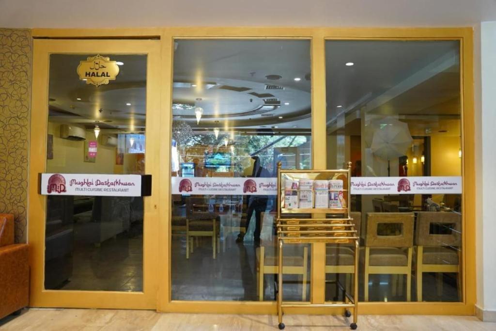 Blossom Rooms Hotel Vashishtha - Free Lunch Or Dinner- Free Breakfast Hyderabad Bagian luar foto