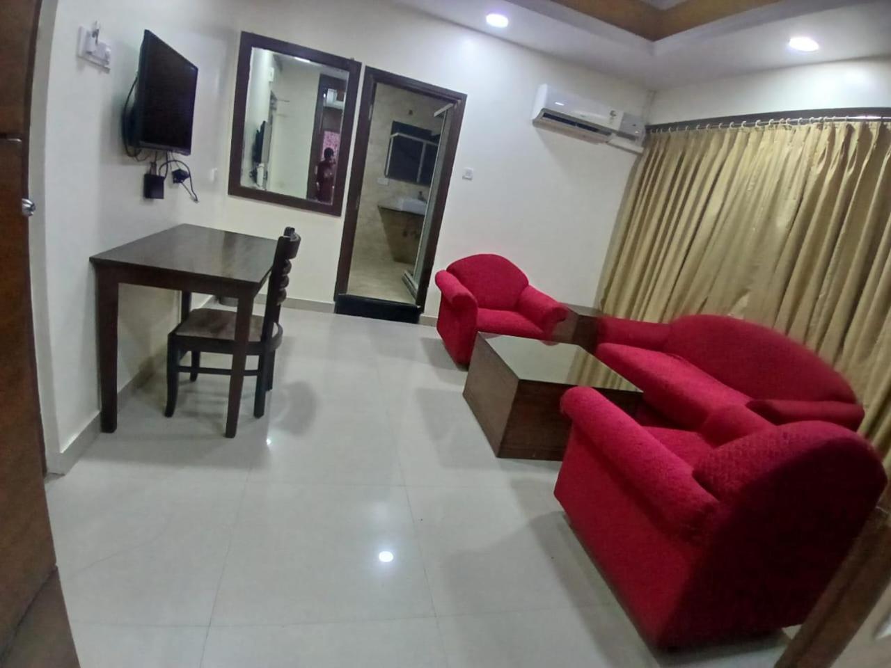 Blossom Rooms Hotel Vashishtha - Free Lunch Or Dinner- Free Breakfast Hyderabad Bagian luar foto